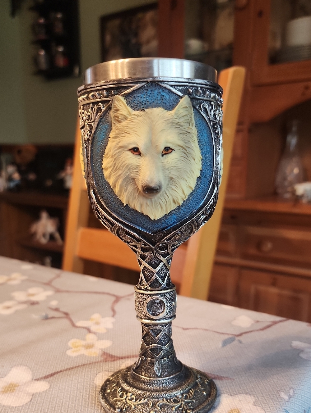 Wolf-Emblem Decorative Goblet in Blue and Cream